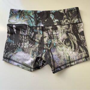 Fleo skull print shorts contour training shorts small